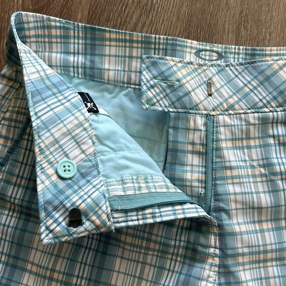 Oakley Back Nine Golf Shorts - Picture 3 of 5